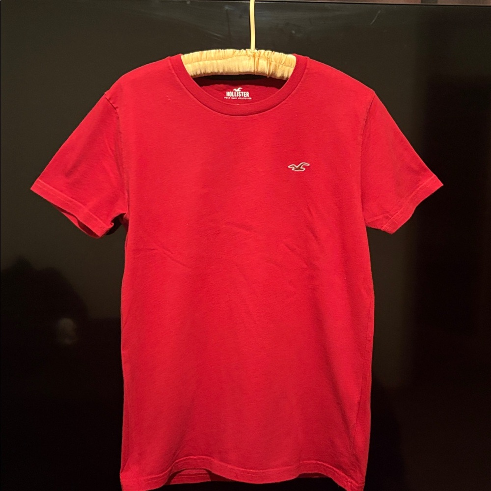Hollister Men's Vibrant Red Tee